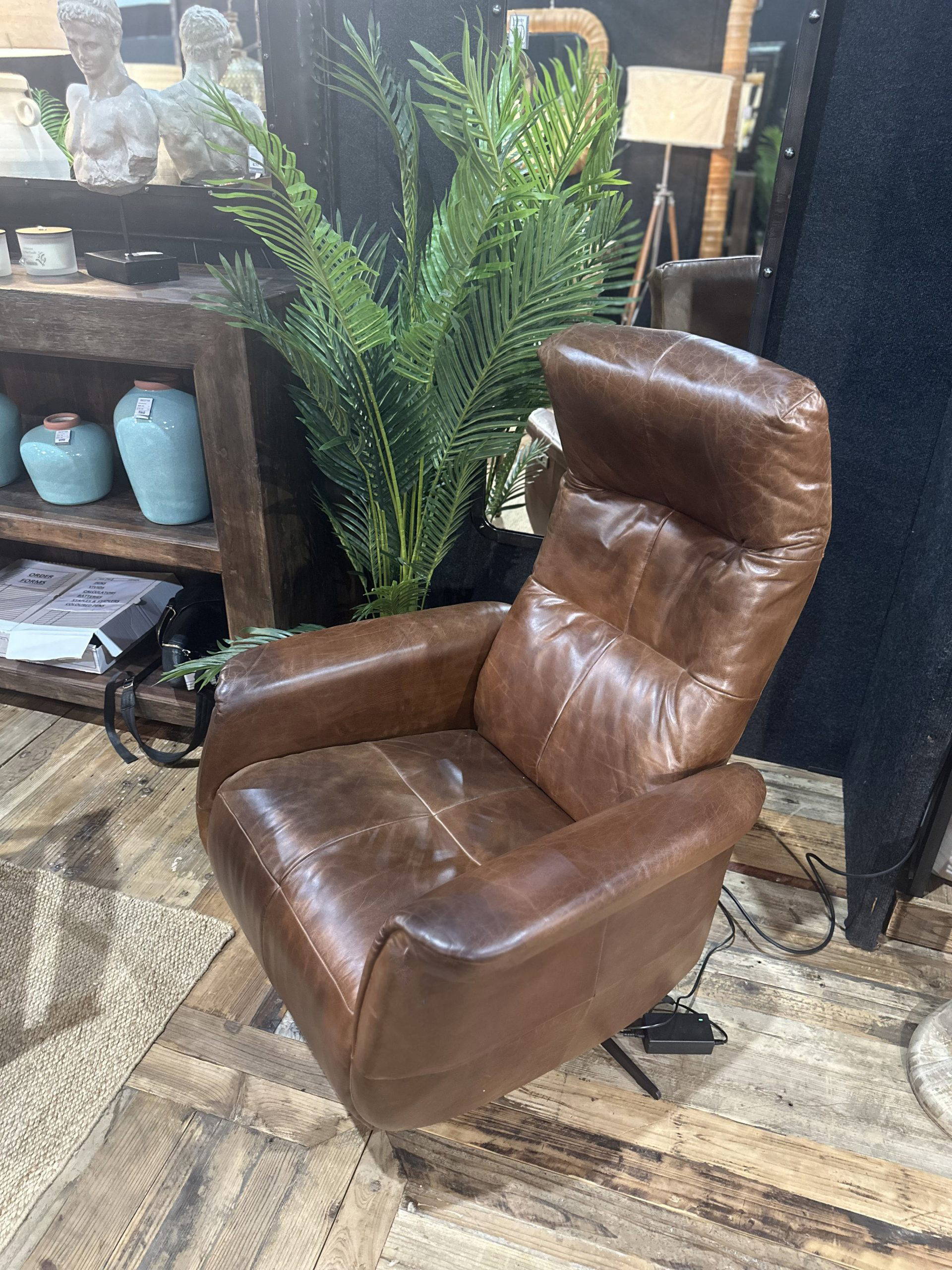 Full leather recliner - Image 2